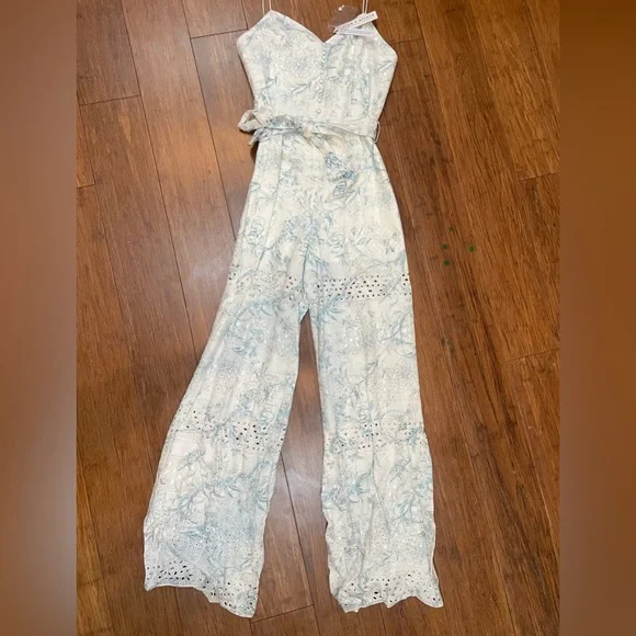 Alice & Olivia nwt floral lace jumper